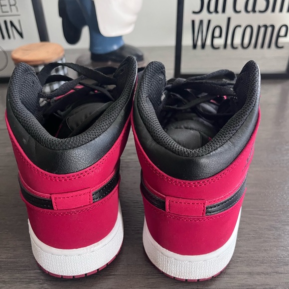 Nike Air Jordan 1 Mid Banned (2020) GS Size 6.5Y - 554725  2020 Nike Air Jordan 1 Mid GS \